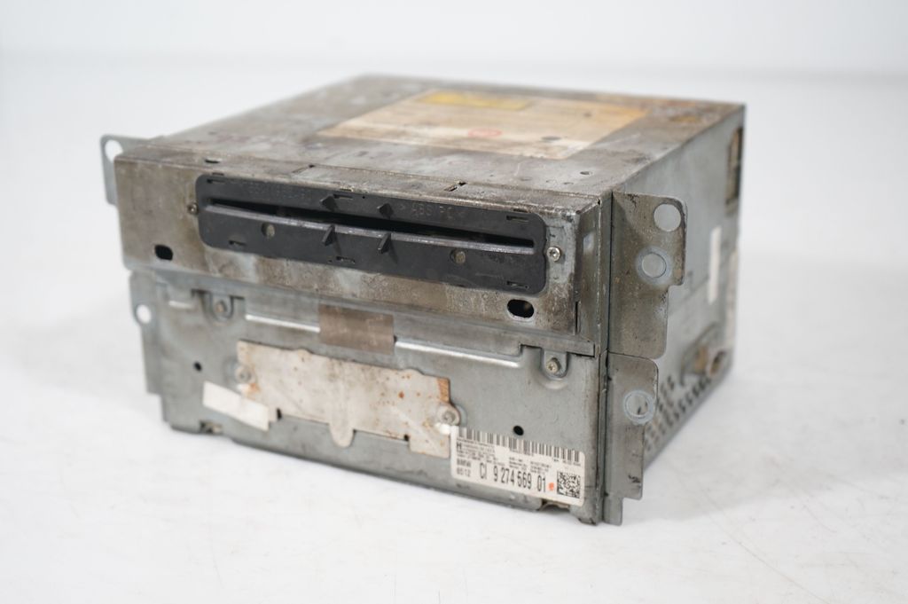 Radio/CD/DVD/GPS head unit (6)