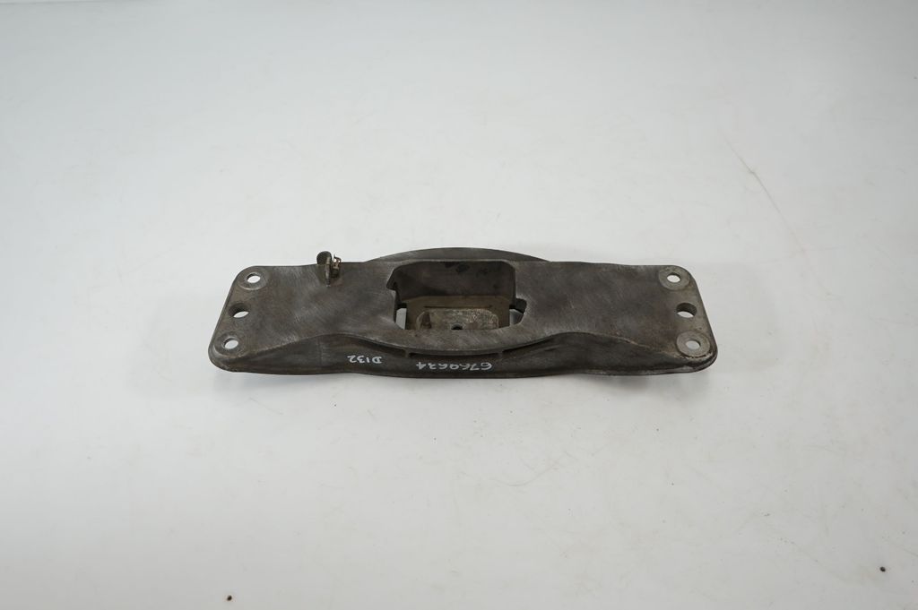 Gearbox mounting bracket (3)