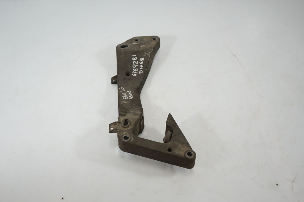 Gearbox mounting bracket (4)