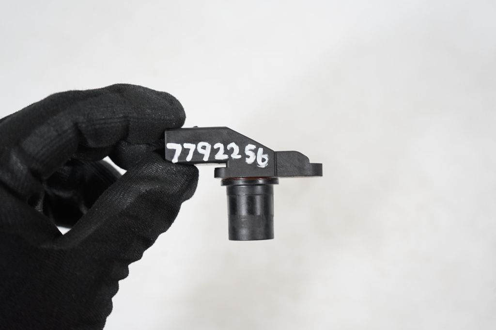 Camshaft position sensor (9)