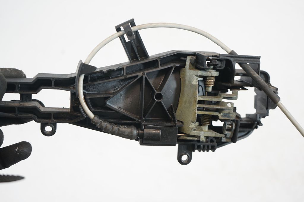 Front door exterior handle/bracket (6)