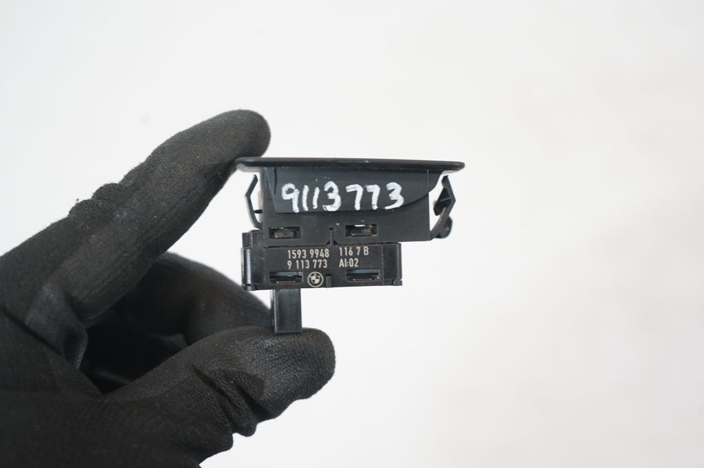 Electric window control switch (8)