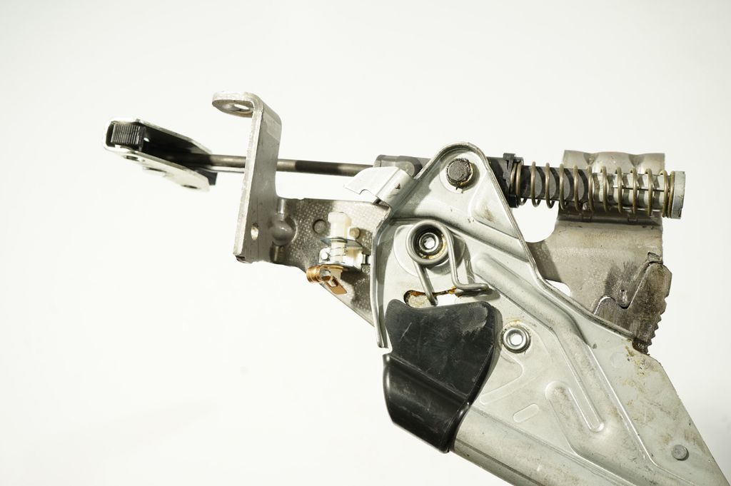 Handbrake/parking brake lever assembly (7)