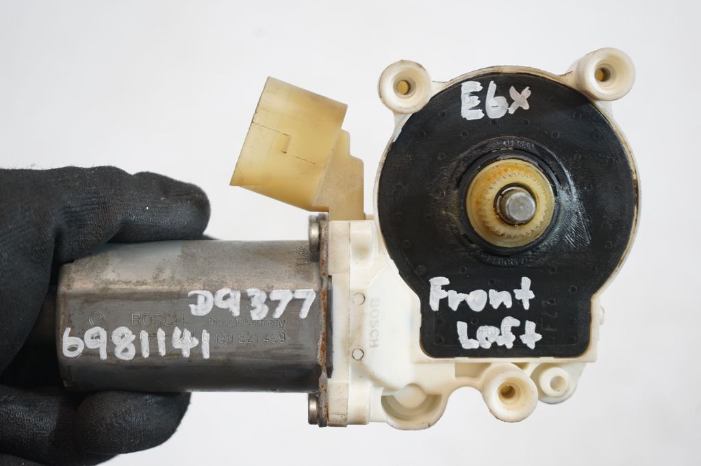 Front door window regulator with motor (8)