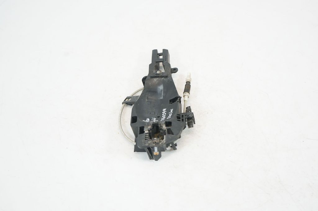 Rear door exterior handle/bracket (4)