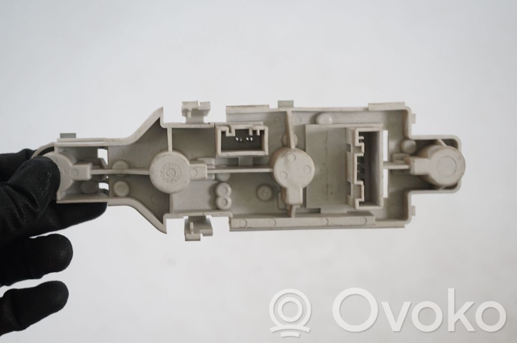 Tail light bulb cover holder (6)