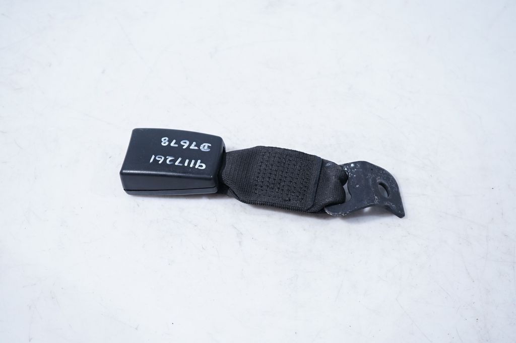 Rear seatbelt buckle (3)