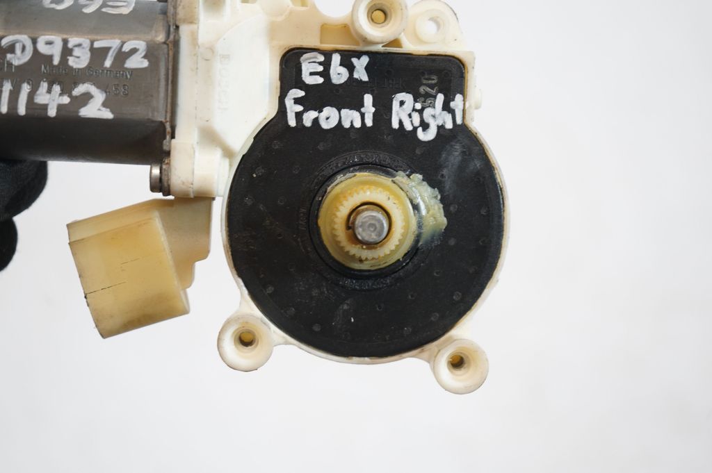 Front door window regulator with motor (7)