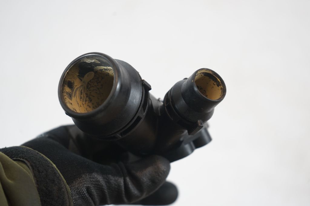 Engine coolant pipe/hose (7)