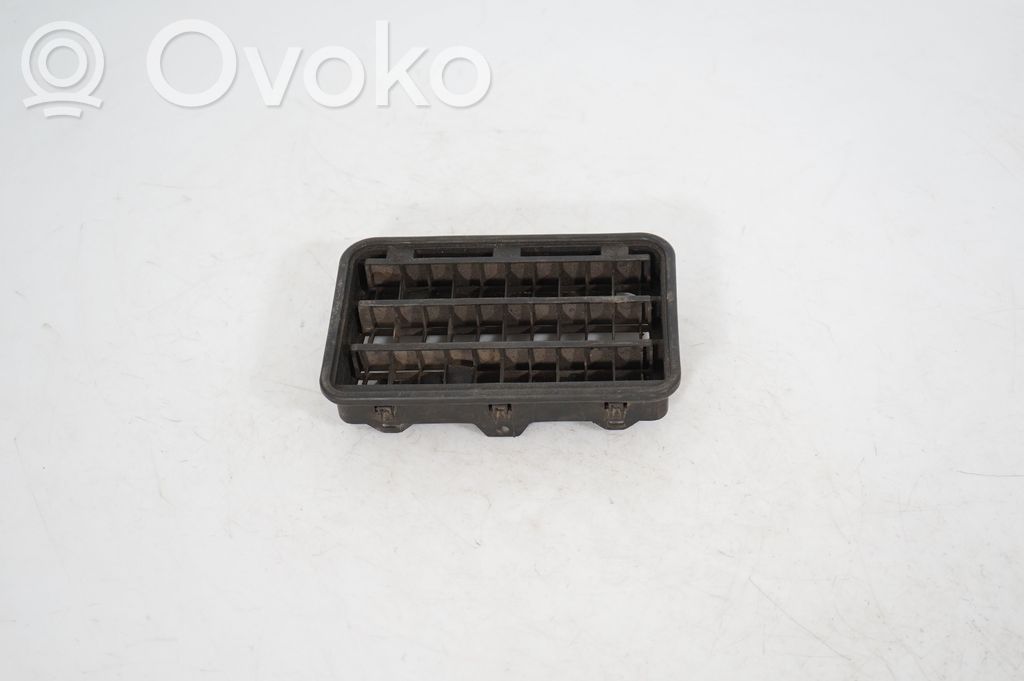 Quarter panel pressure vent