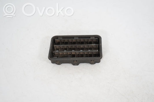 Quarter panel pressure vent