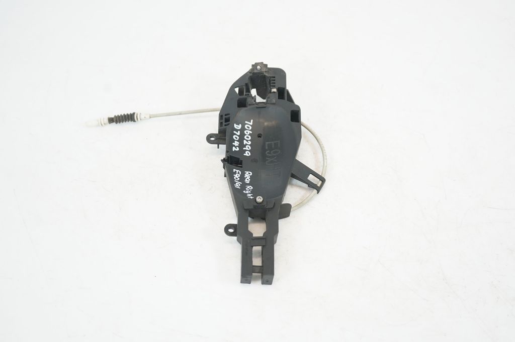 Rear door exterior handle/bracket (2)