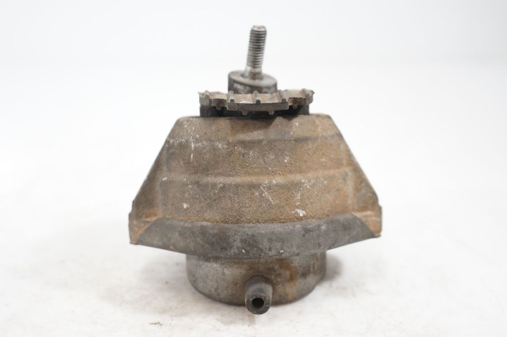 Engine mount bracket (4)