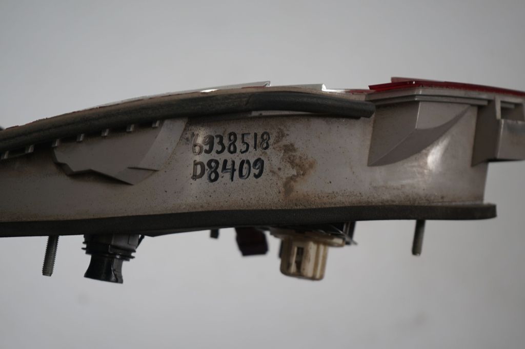 Tailgate rear/tail lights (8)