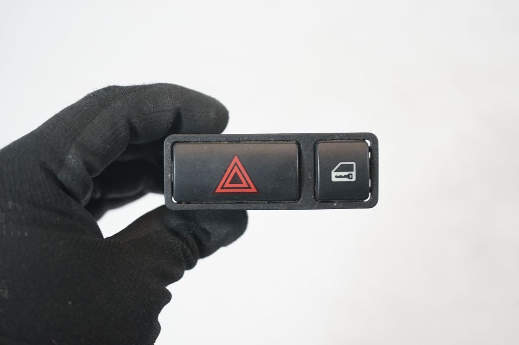 Hazard light switch (6)