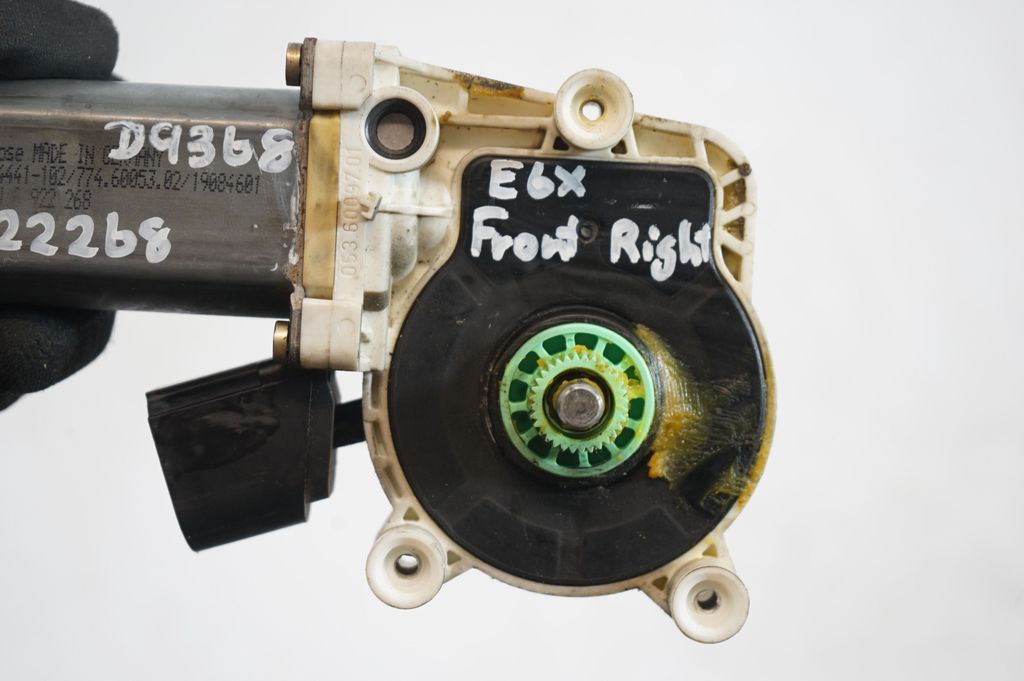 Front door window regulator with motor (7)