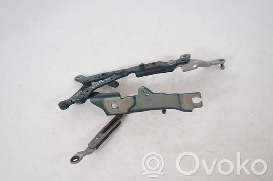 Engine bonnet/hood hinges