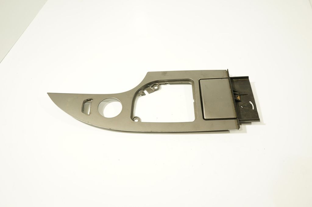 Gear shifter surround trim plastic (4)