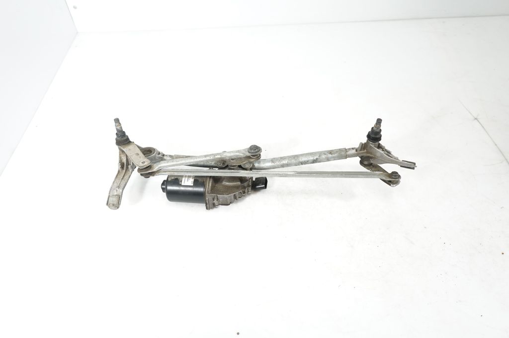 Front wiper linkage and motor (5)
