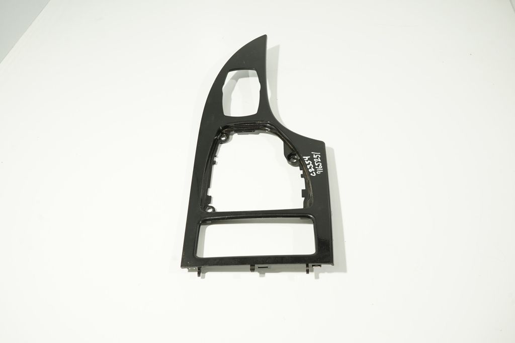 Gear shifter surround trim plastic (5)