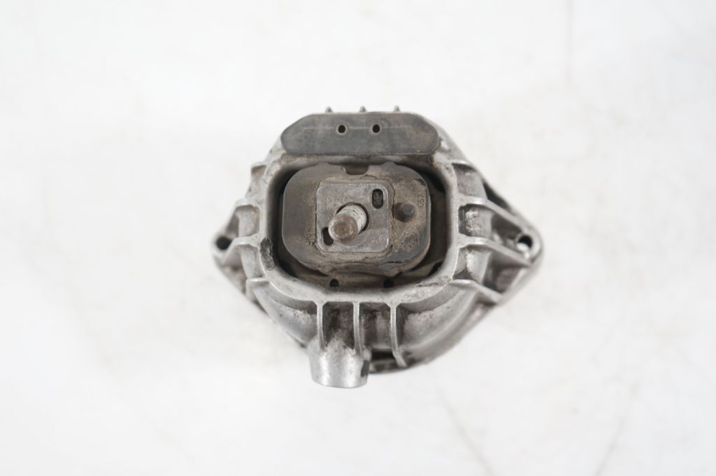 Engine mount bracket (7)