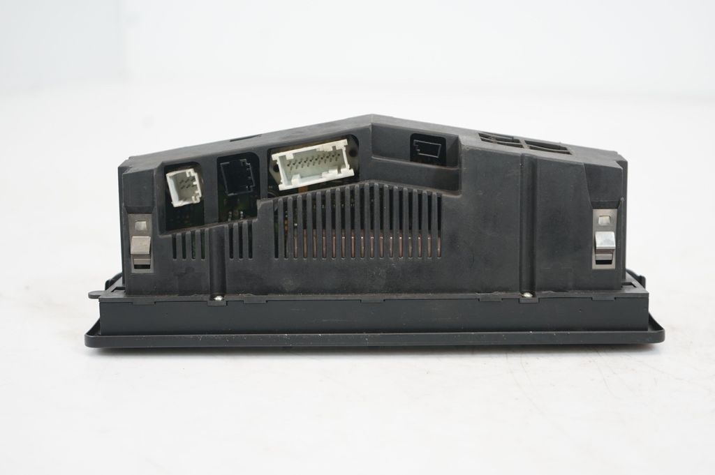 Climate control unit (8)