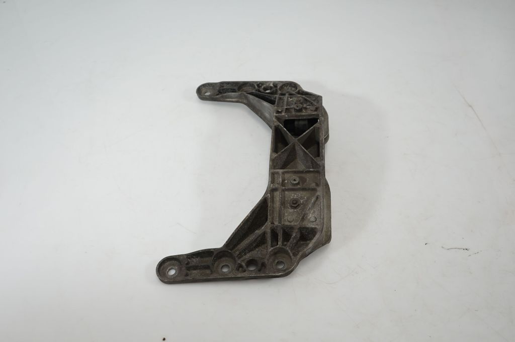 Gearbox mounting bracket (4)