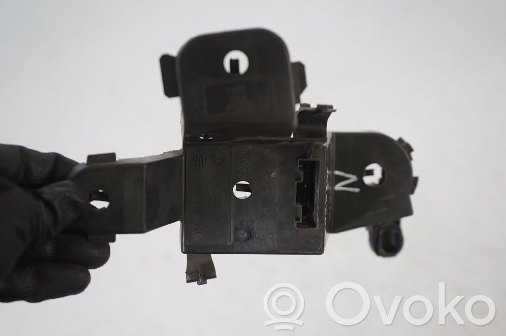 Rear/tail lights (8)