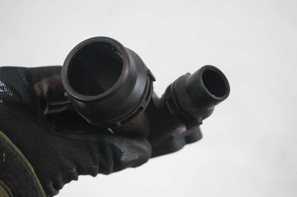 Engine coolant pipe/hose (7)