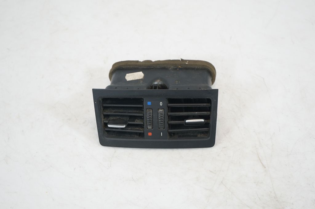 Rear air vent grill