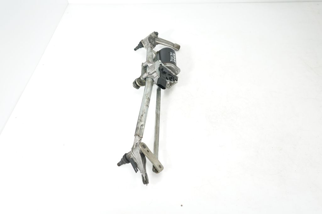 Front wiper linkage and motor (4)