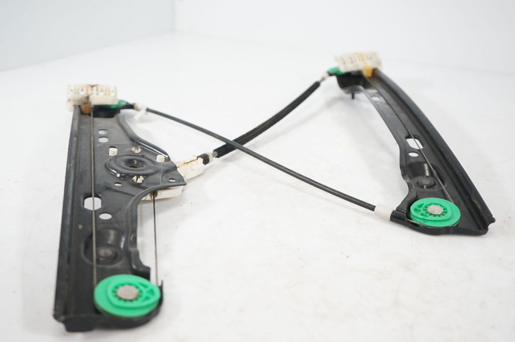 Front door window regulator with motor (6)