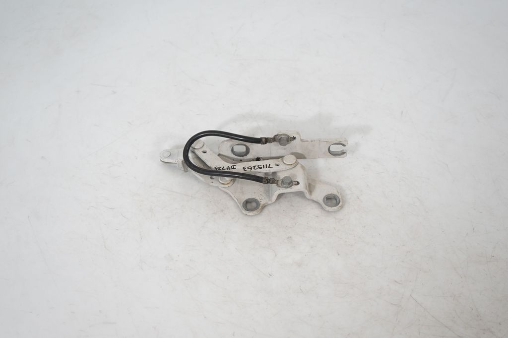 Engine bonnet/hood hinges (3)