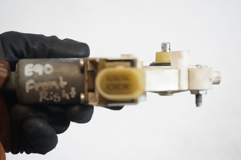 Front door window regulator with motor (6)