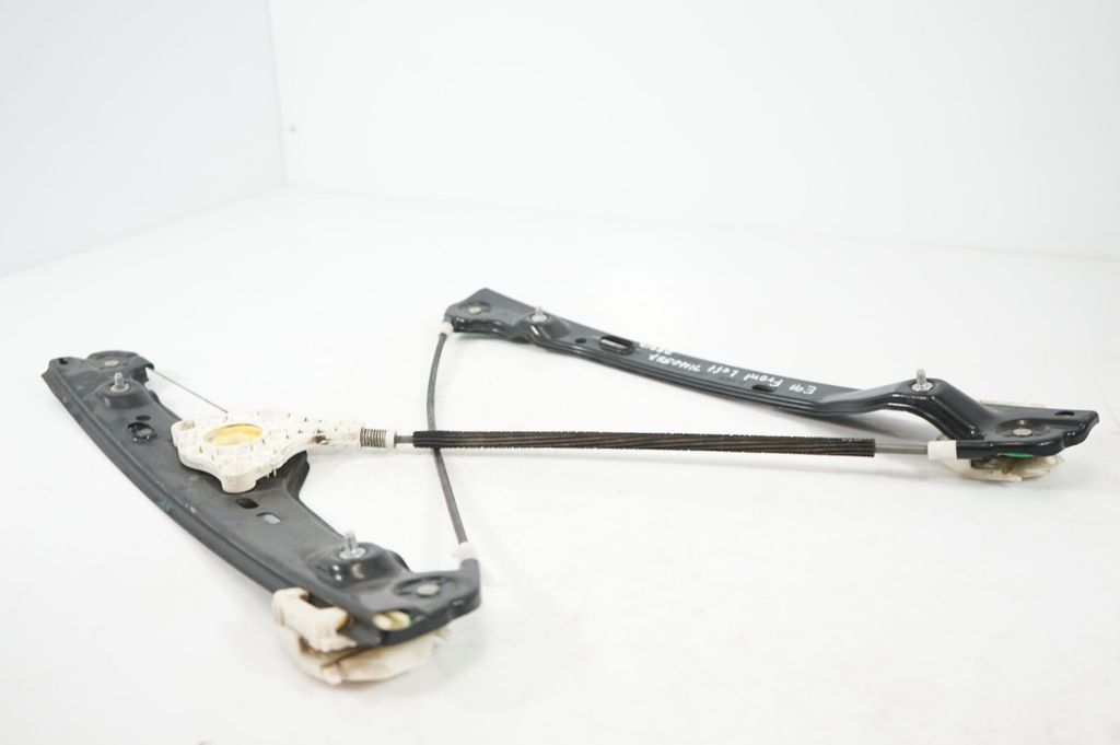 Front door window regulator with motor (7)