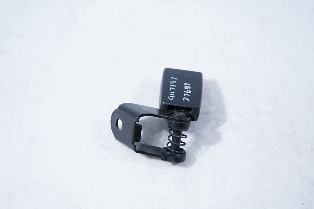 Rear seatbelt buckle (4)