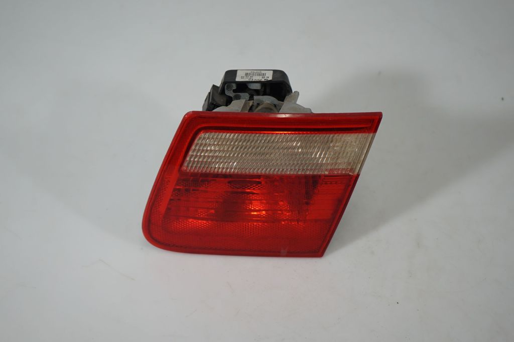 Tailgate rear/tail lights (3)