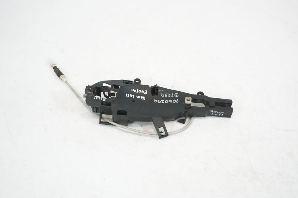 Rear door exterior handle/bracket (3)