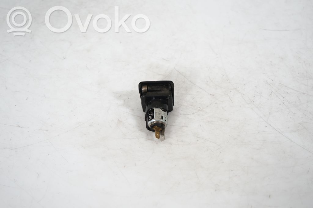 12 V Socket (rear) (3)