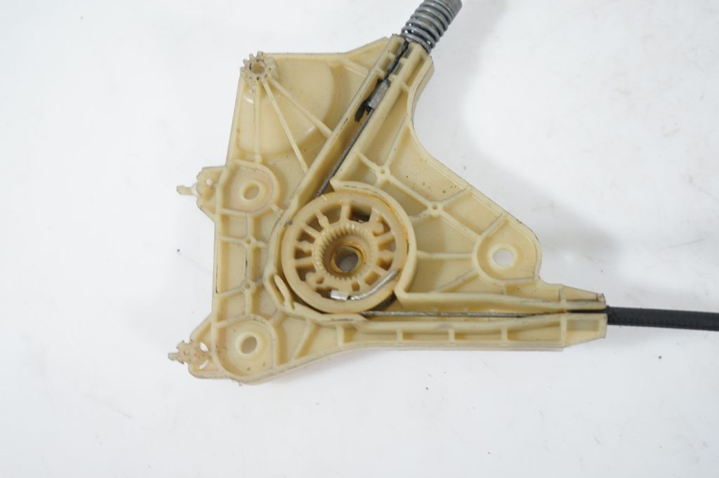 Front door window regulator with motor (8)