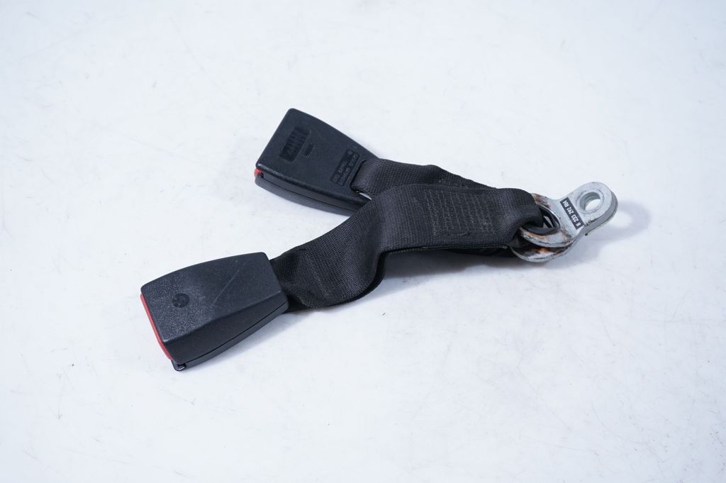 Rear seatbelt buckle (5)