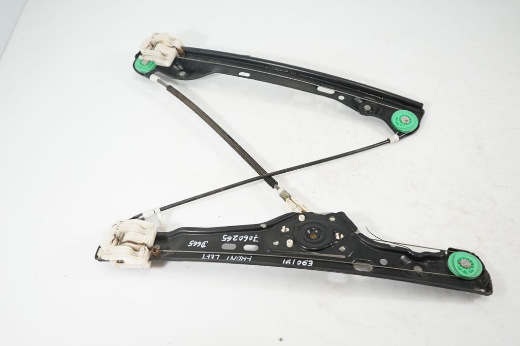 Front door window regulator with motor (3)