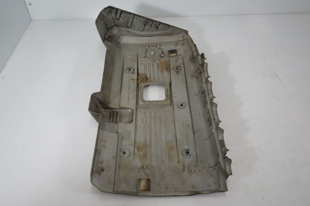 Engine cover (trim) (5)