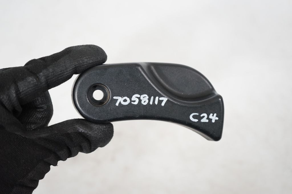 Engine bonnet (hood) release handle (7)