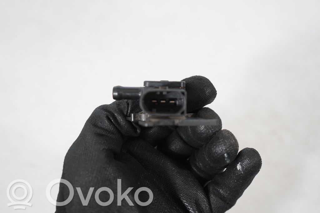 Exhaust gas pressure sensor (9)