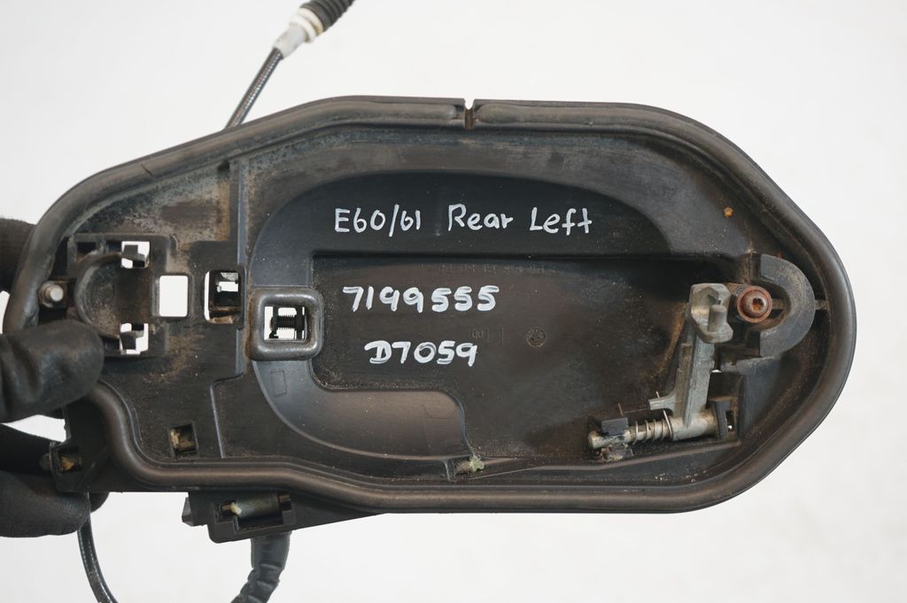 Rear door exterior handle (7)