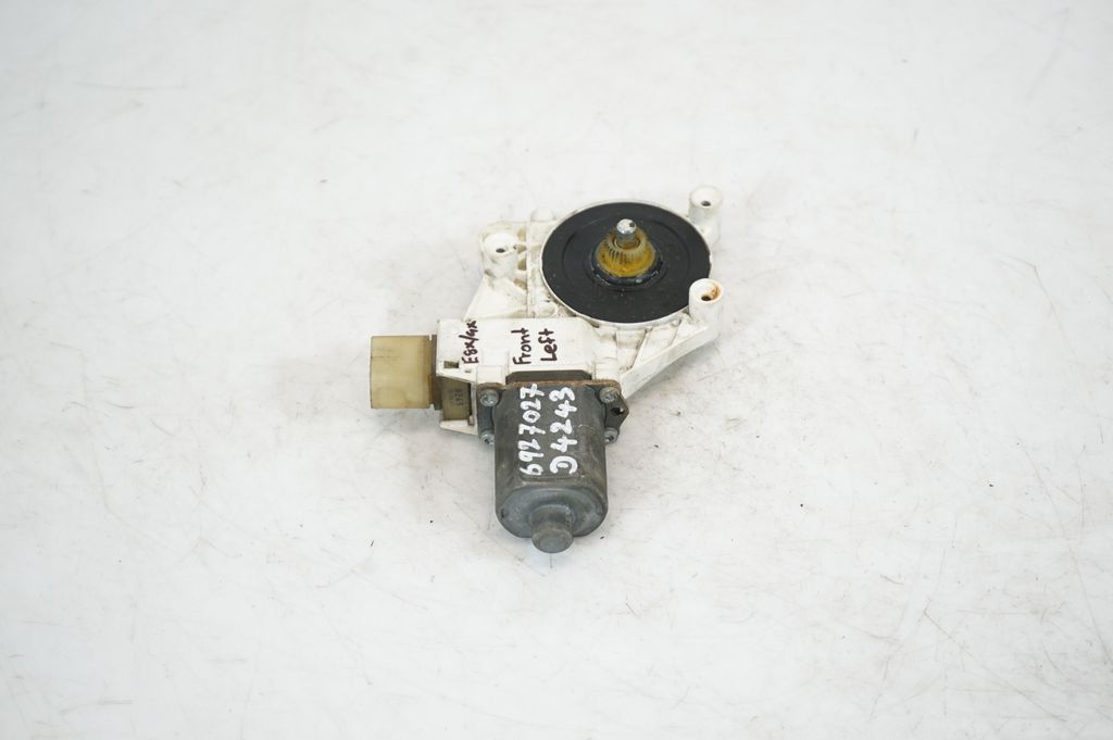 Front door window regulator with motor (4)