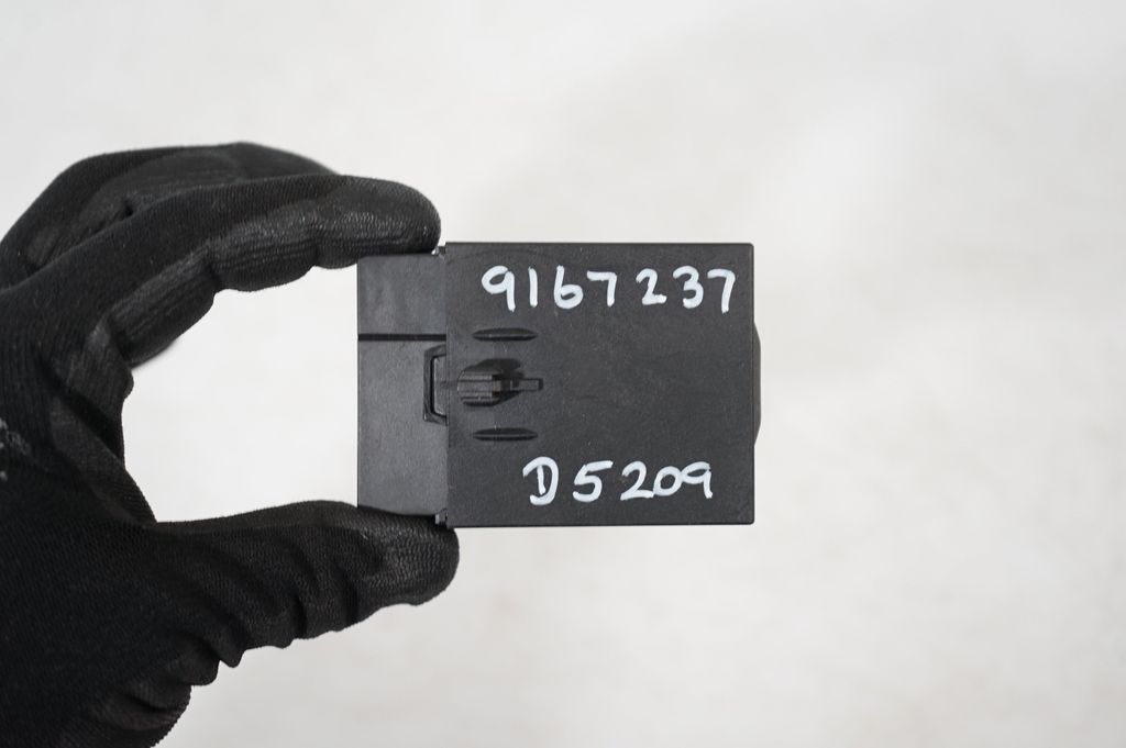 Seat control module (8)