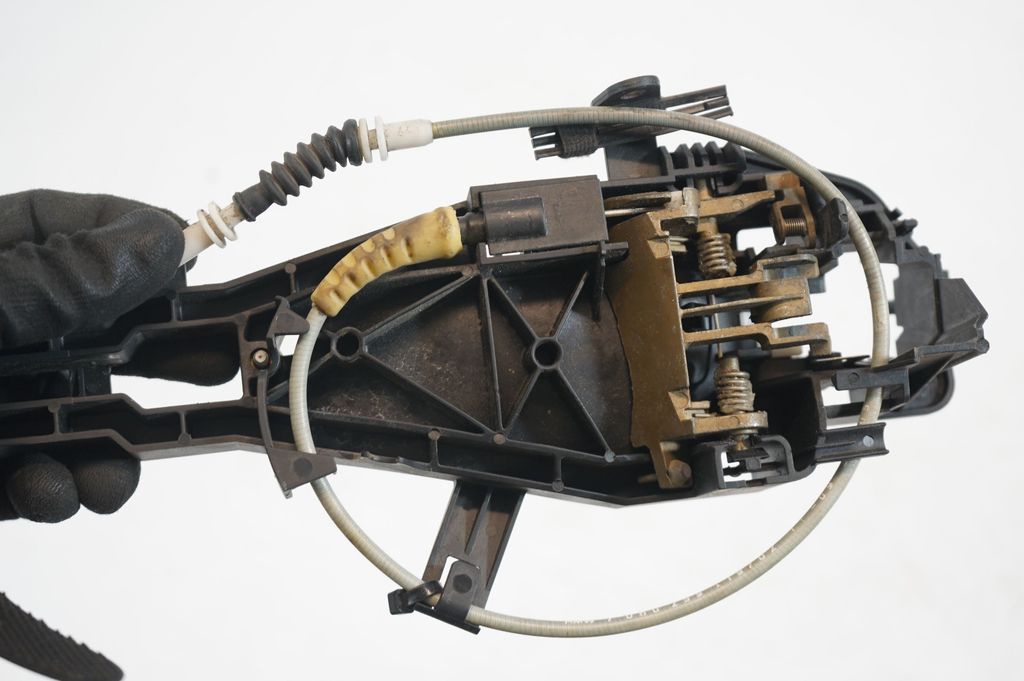 Rear door exterior handle/bracket (6)