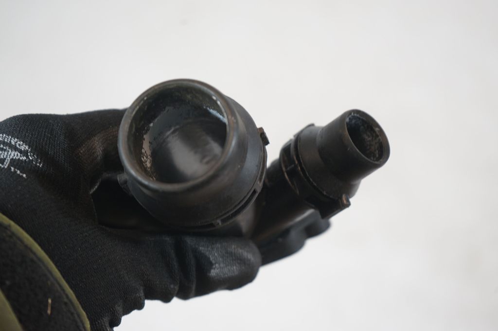 Engine coolant pipe/hose (7)